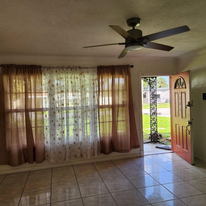 For Sale: $360,000 (3 beds, 1 baths, 1130 Square Feet)