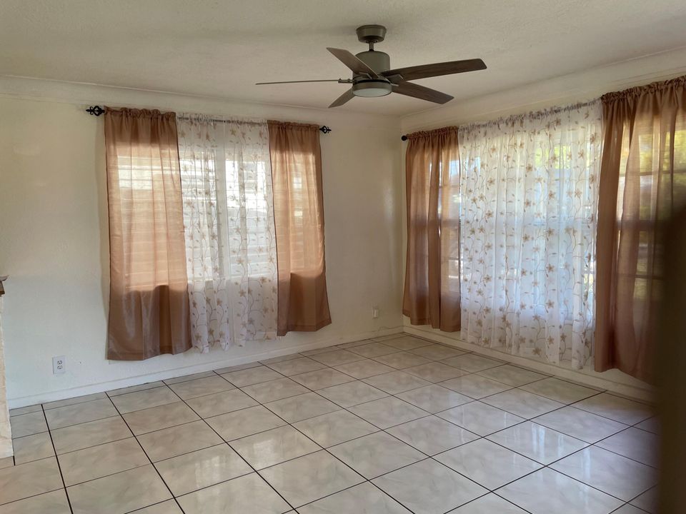 For Sale: $360,000 (3 beds, 1 baths, 1130 Square Feet)