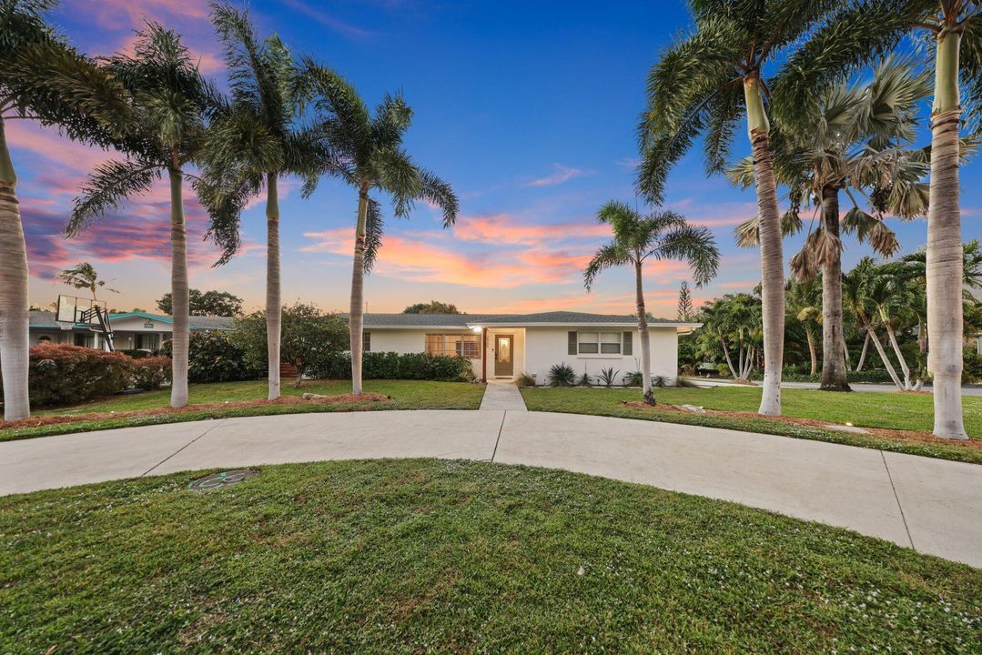 For Sale: $675,000 (3 beds, 2 baths, 1680 Square Feet)