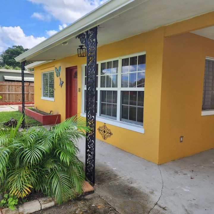 For Sale: $360,000 (3 beds, 1 baths, 1130 Square Feet)