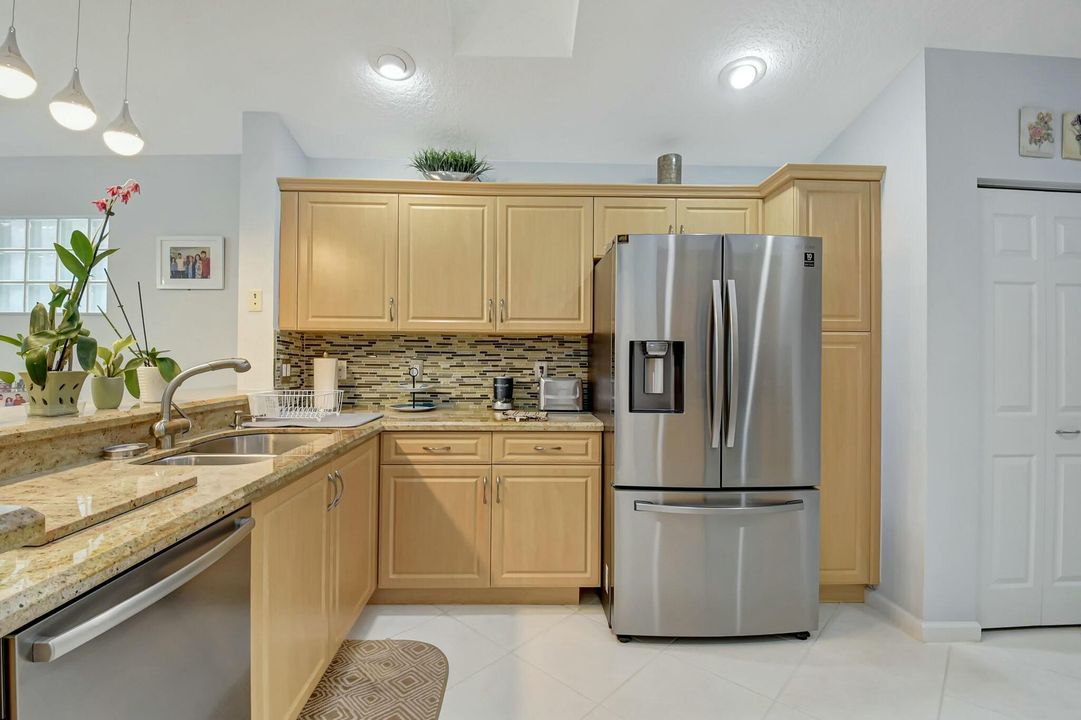 For Sale: $555,000 (3 beds, 2 baths, 2187 Square Feet)