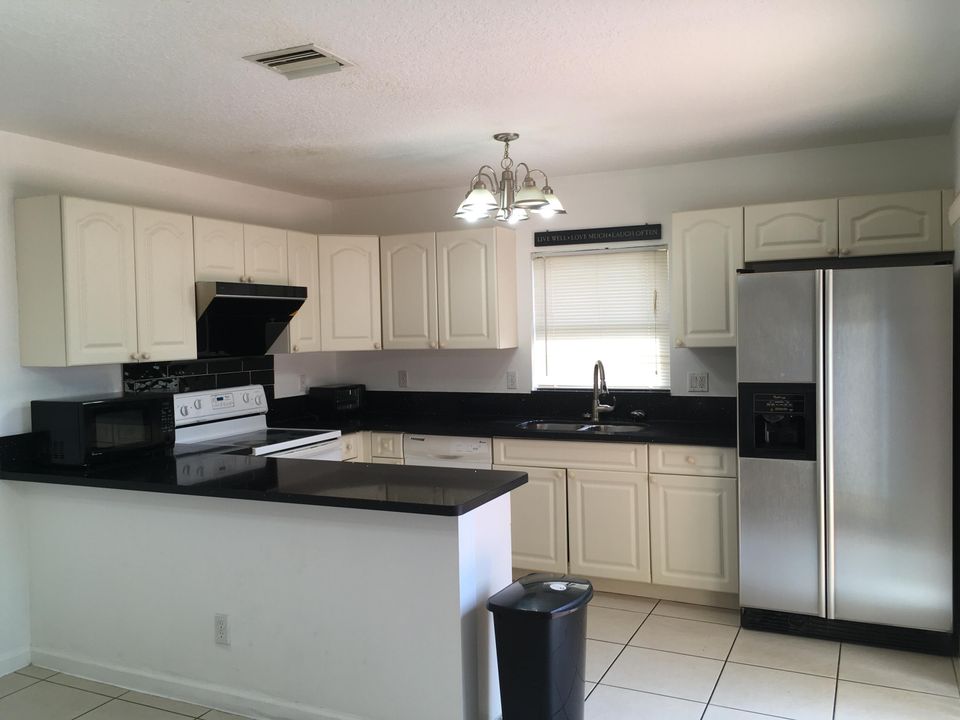 For Rent: $2,100 (2 beds, 2 baths, 1400 Square Feet)