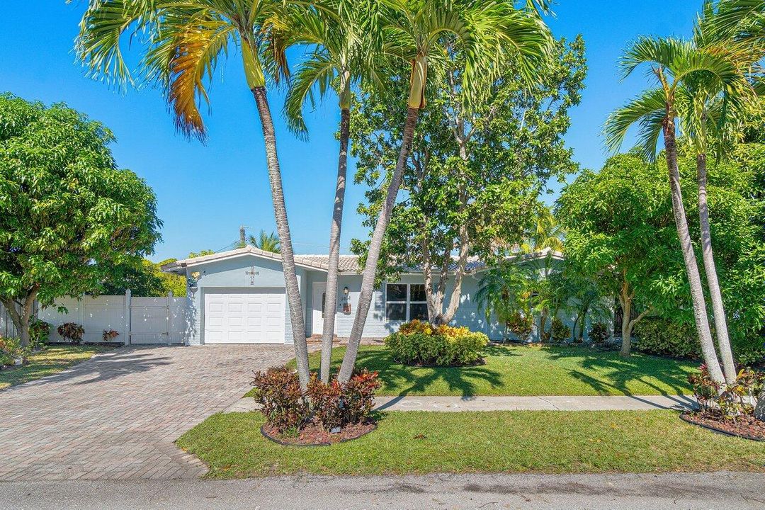 For Sale: $750,000 (3 beds, 2 baths, 1850 Square Feet)