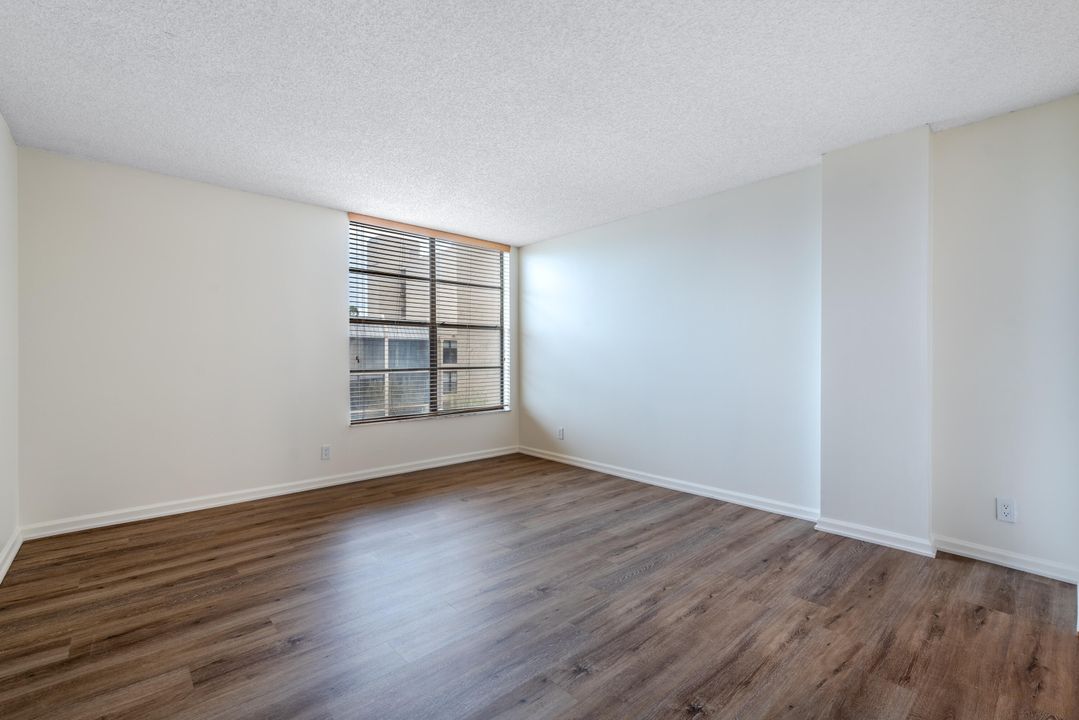 For Rent: $2,700 (2 beds, 2 baths, 1095 Square Feet)