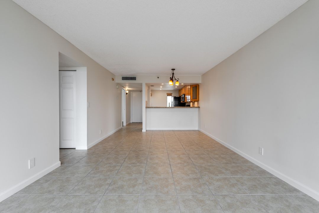 For Rent: $2,700 (2 beds, 2 baths, 1095 Square Feet)