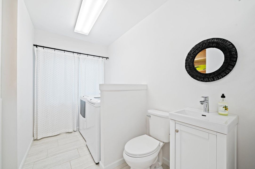 Active With Contract: $1,075,000 (3 beds, 2 baths, 2384 Square Feet)