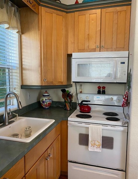 For Rent: $1,800 (1 beds, 1 baths, 1000 Square Feet)