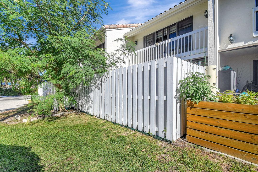 For Sale: $449,900 (2 beds, 3 baths, 1960 Square Feet)