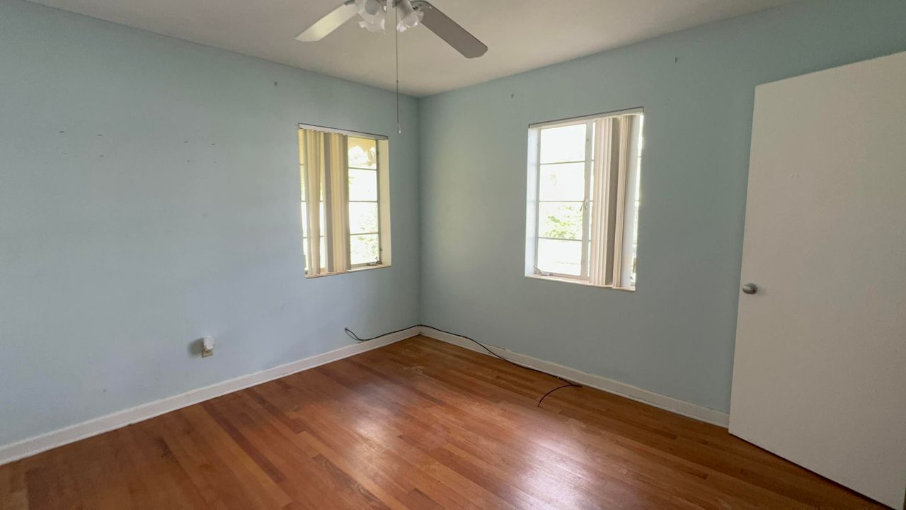 For Sale: $468,000 (2 beds, 1 baths, 1005 Square Feet)