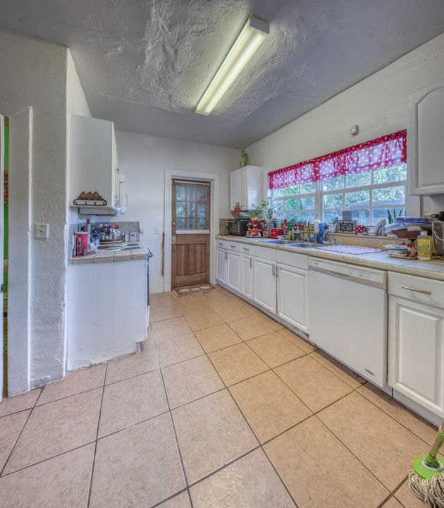 For Sale: $435,000 (4 beds, 2 baths, 1560 Square Feet)