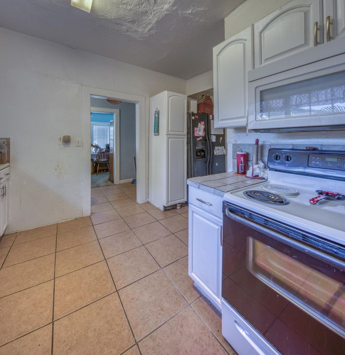 For Sale: $435,000 (4 beds, 2 baths, 1560 Square Feet)