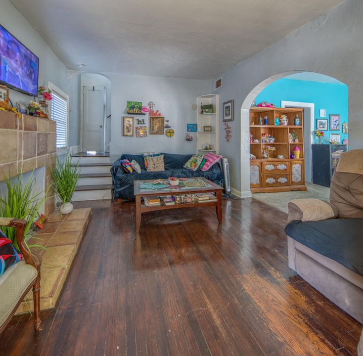 For Sale: $435,000 (4 beds, 2 baths, 1560 Square Feet)