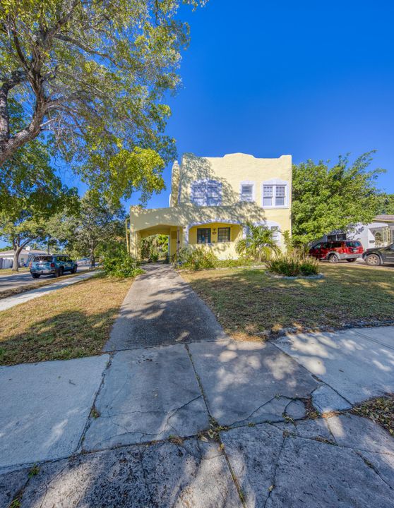 For Sale: $435,000 (4 beds, 2 baths, 1560 Square Feet)