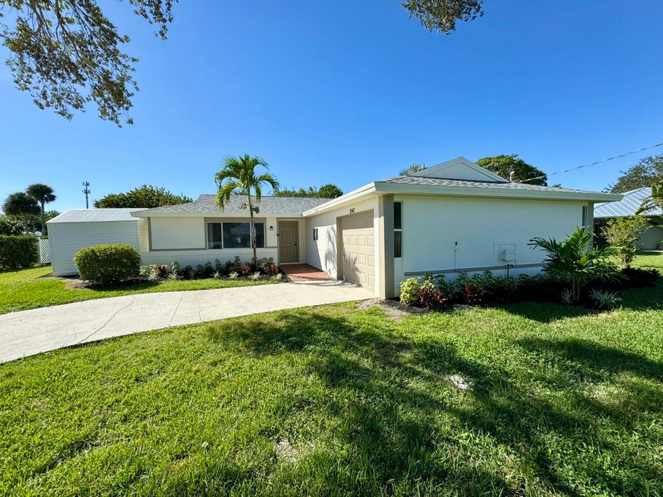 For Sale: $389,900 (3 beds, 2 baths, 1329 Square Feet)