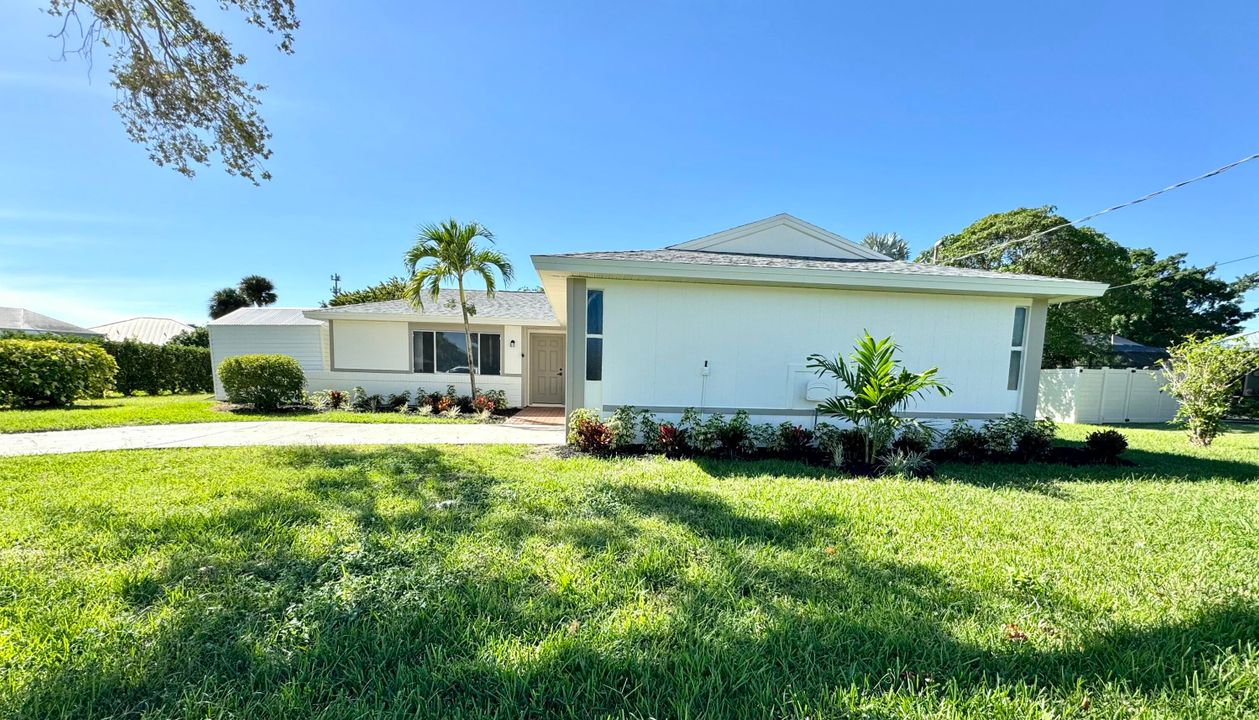 For Sale: $389,900 (3 beds, 2 baths, 1329 Square Feet)