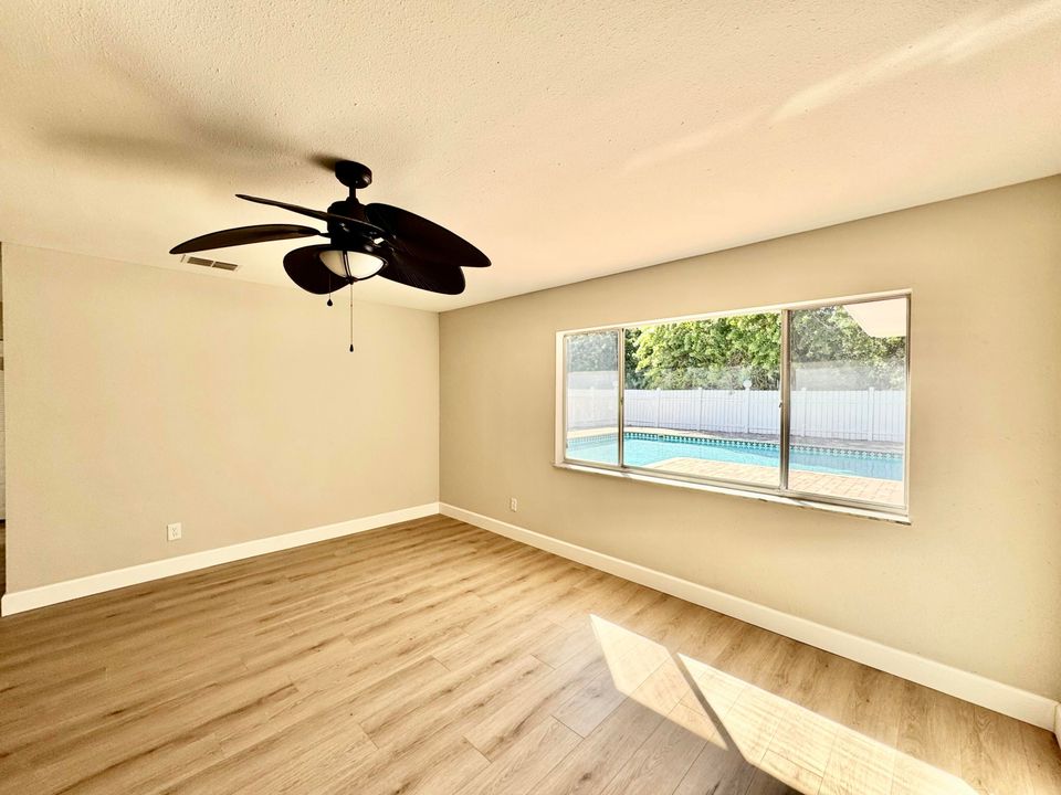 For Sale: $389,900 (3 beds, 2 baths, 1329 Square Feet)