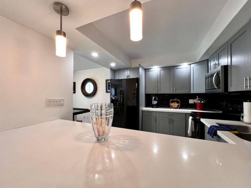 For Sale: $269,999 (2 beds, 2 baths, 1062 Square Feet)