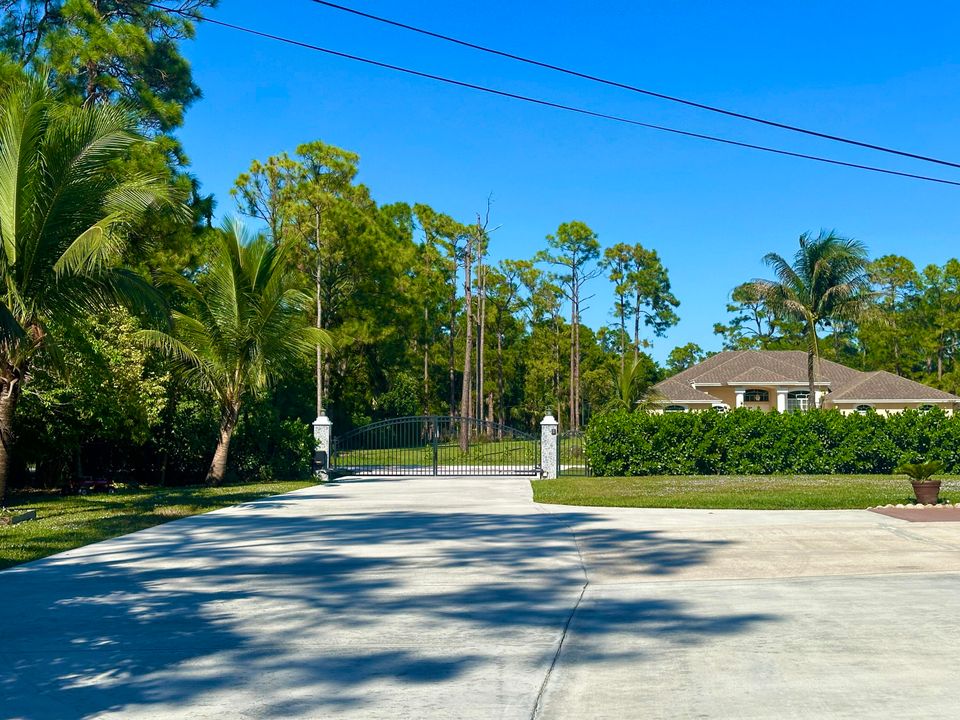 For Sale: $750,000 (4 beds, 2 baths, 2330 Square Feet)