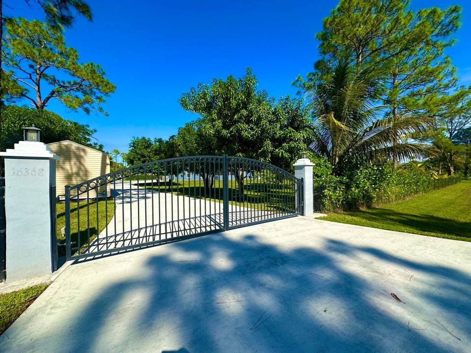 For Sale: $750,000 (4 beds, 2 baths, 2330 Square Feet)