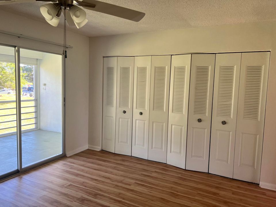 For Sale: $129,999 (1 beds, 1 baths, 719 Square Feet)