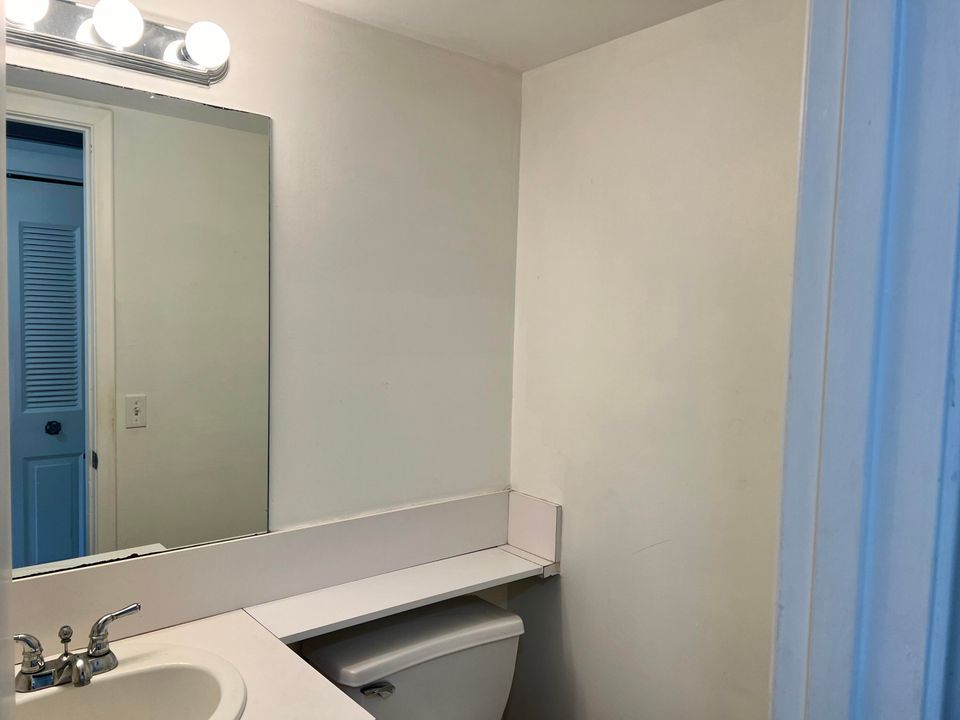 For Sale: $129,999 (1 beds, 1 baths, 719 Square Feet)