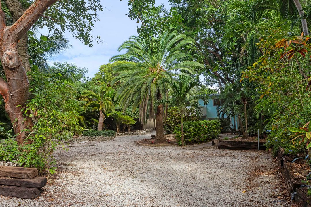 For Sale: $1,350,000 (3 beds, 3 baths, 2808 Square Feet)