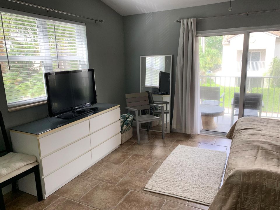 Active With Contract: $7,500 (2 beds, 2 baths, 1275 Square Feet)