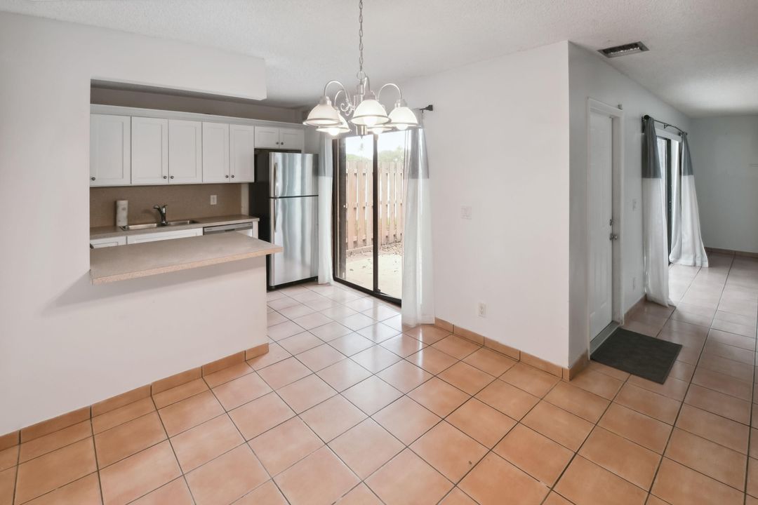 For Sale: $315,000 (2 beds, 2 baths, 1232 Square Feet)