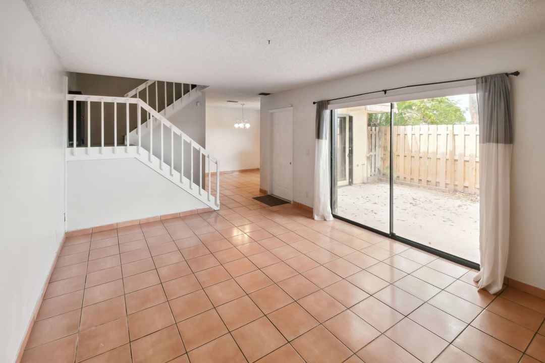 For Sale: $315,000 (2 beds, 2 baths, 1232 Square Feet)