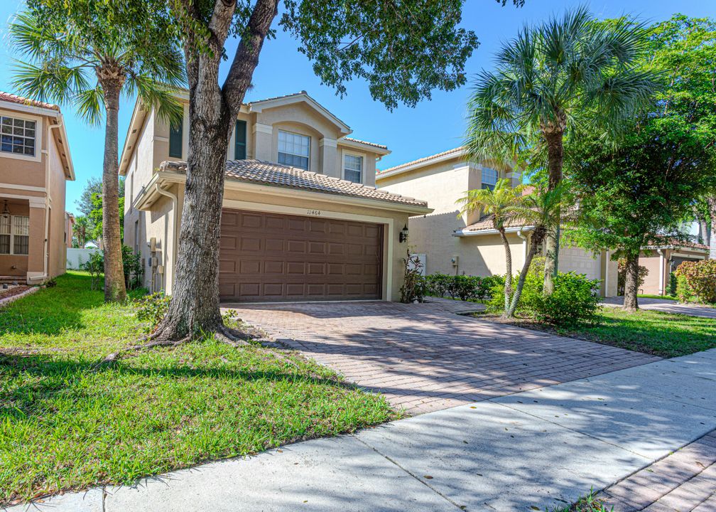 For Sale: $524,900 (4 beds, 2 baths, 2008 Square Feet)