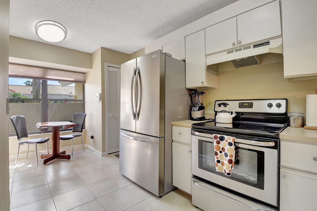 For Sale: $329,000 (2 beds, 2 baths, 1262 Square Feet)