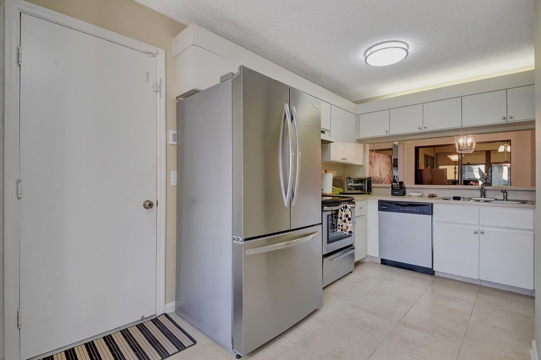 For Sale: $329,000 (2 beds, 2 baths, 1262 Square Feet)