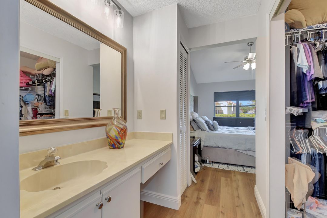 For Sale: $329,000 (2 beds, 2 baths, 1262 Square Feet)