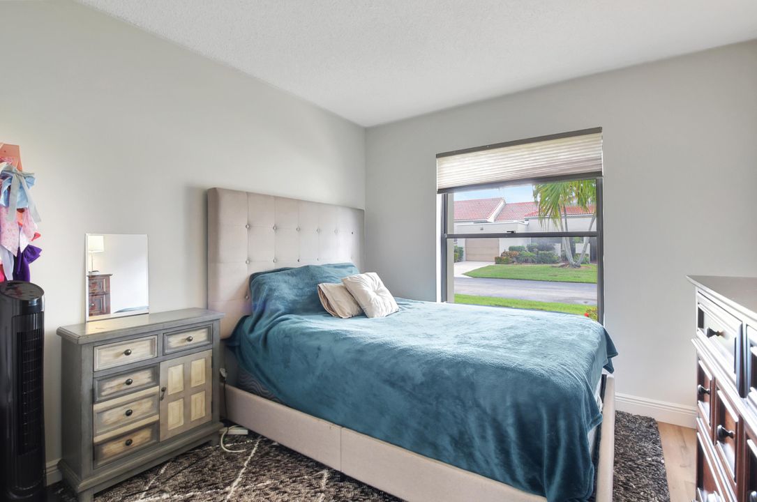 For Sale: $329,000 (2 beds, 2 baths, 1262 Square Feet)