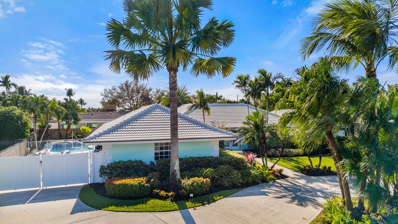 For Sale: $1,595,000 (4 beds, 3 baths, 3058 Square Feet)