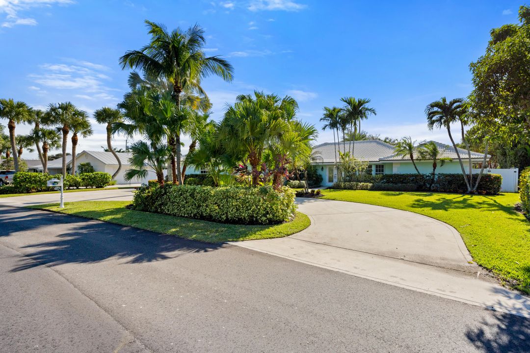 For Sale: $1,595,000 (4 beds, 3 baths, 3058 Square Feet)