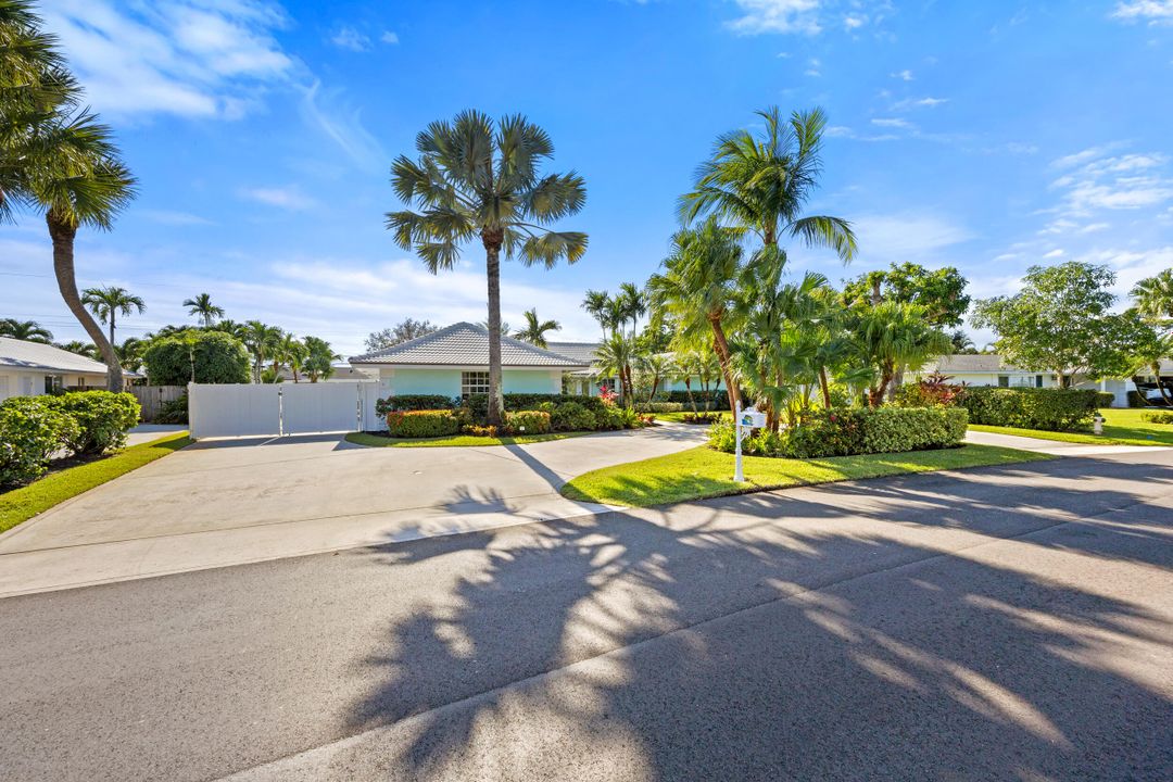 For Sale: $1,595,000 (4 beds, 3 baths, 3058 Square Feet)