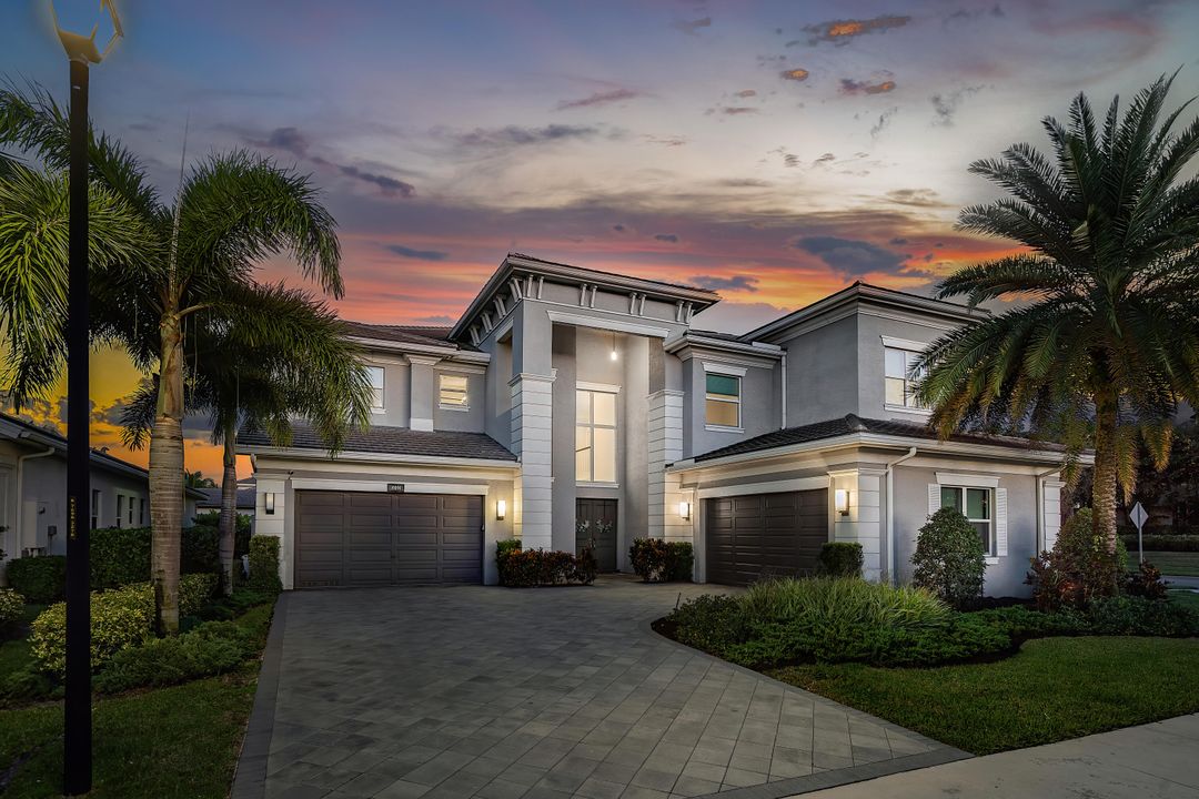 Active With Contract: $2,250,000 (5 beds, 5 baths, 5752 Square Feet)