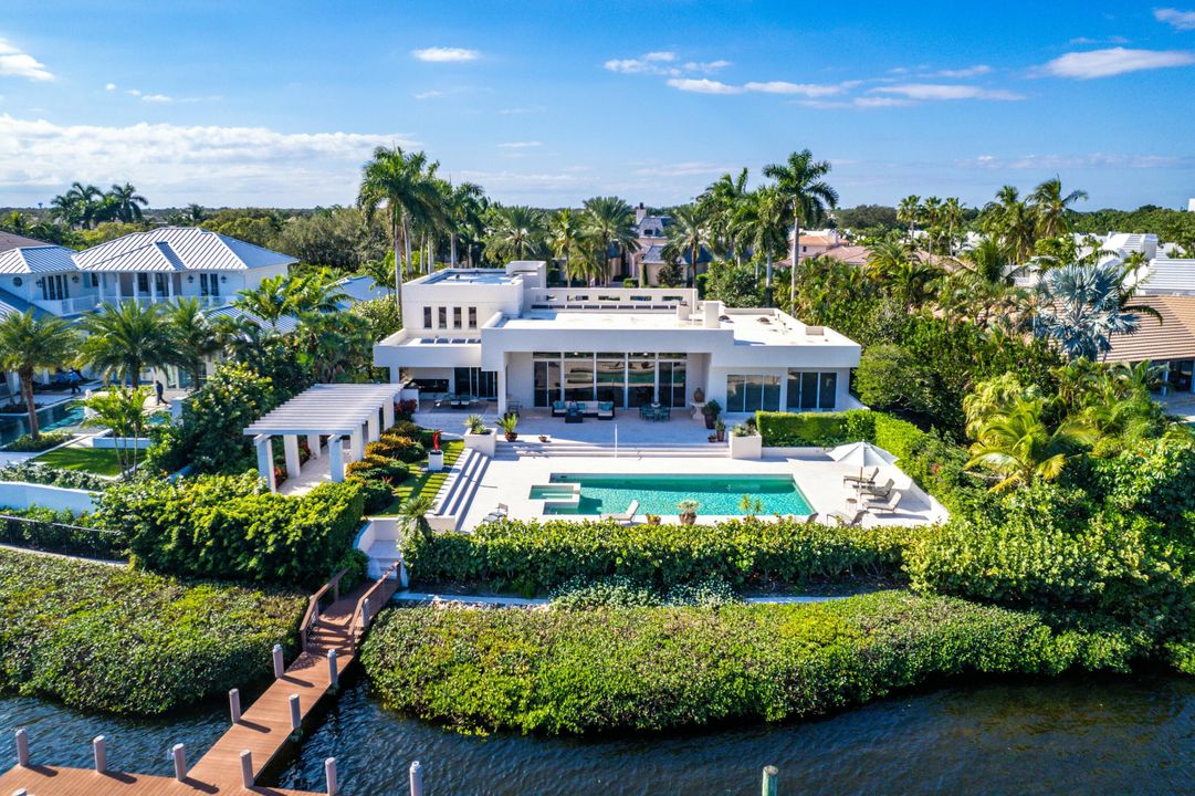 Recently Sold: $16,900,000 (4 beds, 5 baths, 6295 Square Feet)