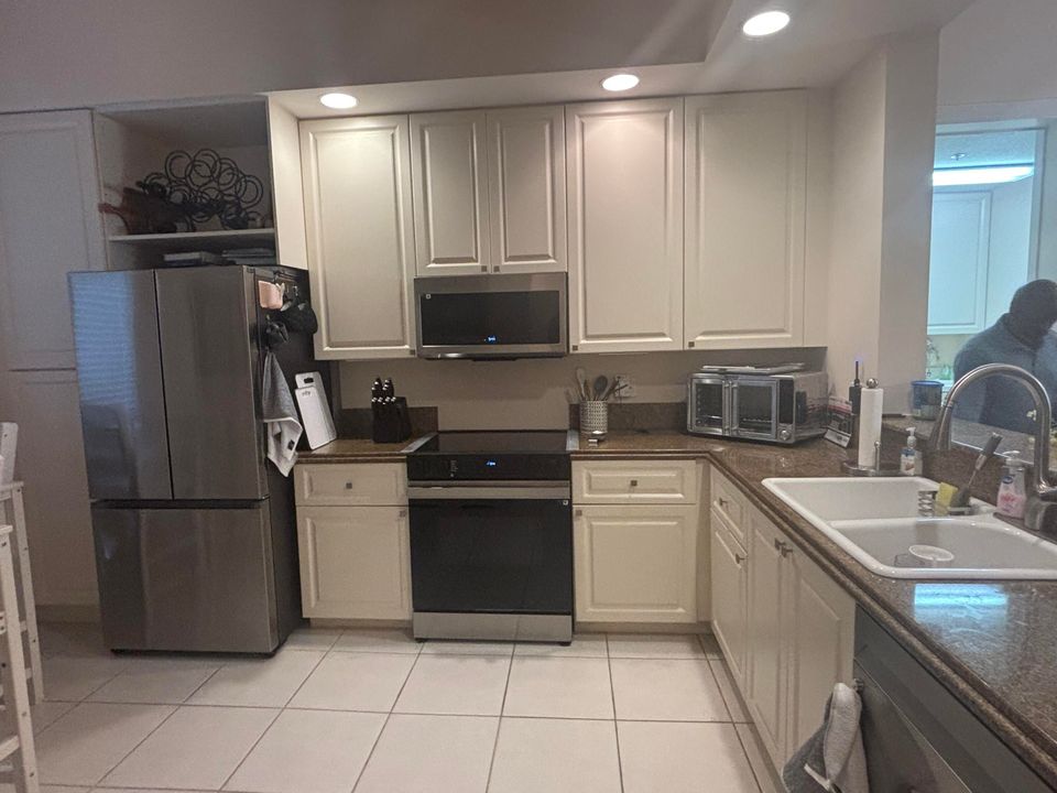 For Rent: $4,500 (2 beds, 2 baths, 1989 Square Feet)