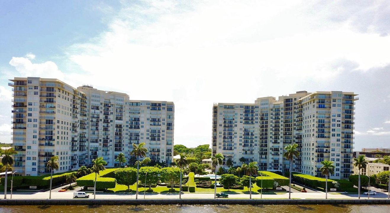 For Sale: $1,850,000 (3 beds, 2 baths, 1728 Square Feet)