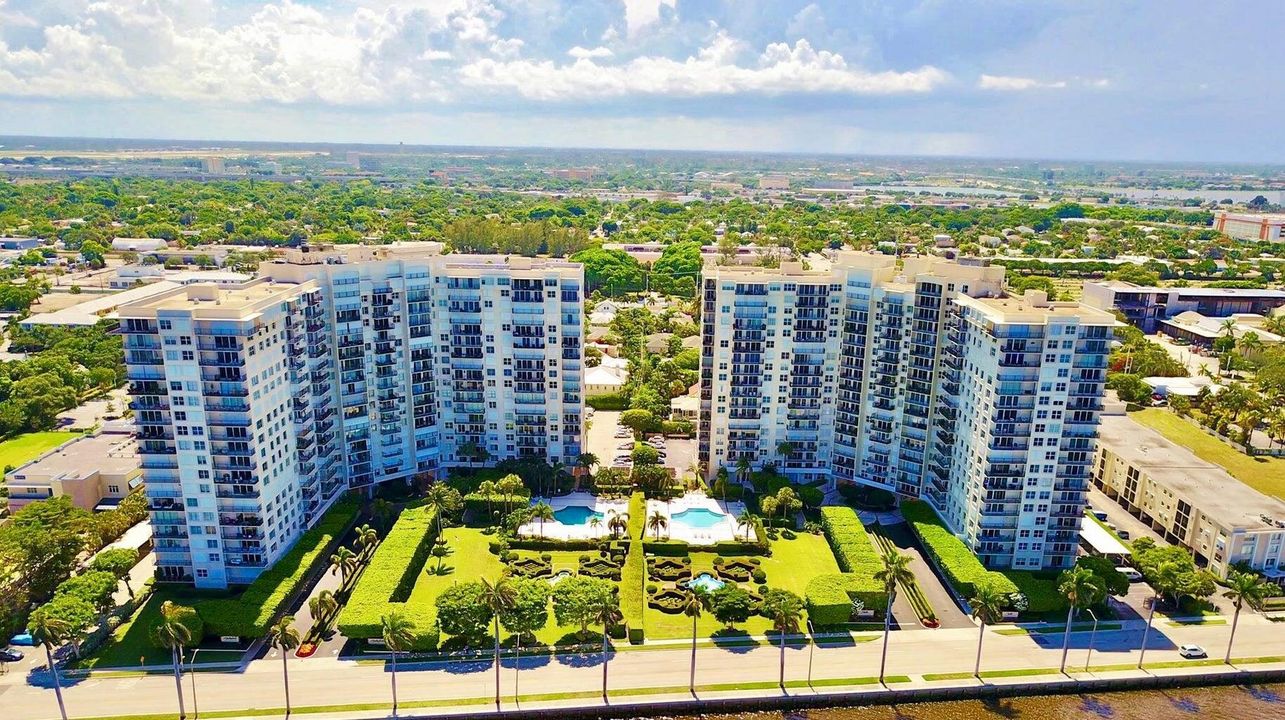 For Sale: $1,850,000 (3 beds, 2 baths, 1728 Square Feet)