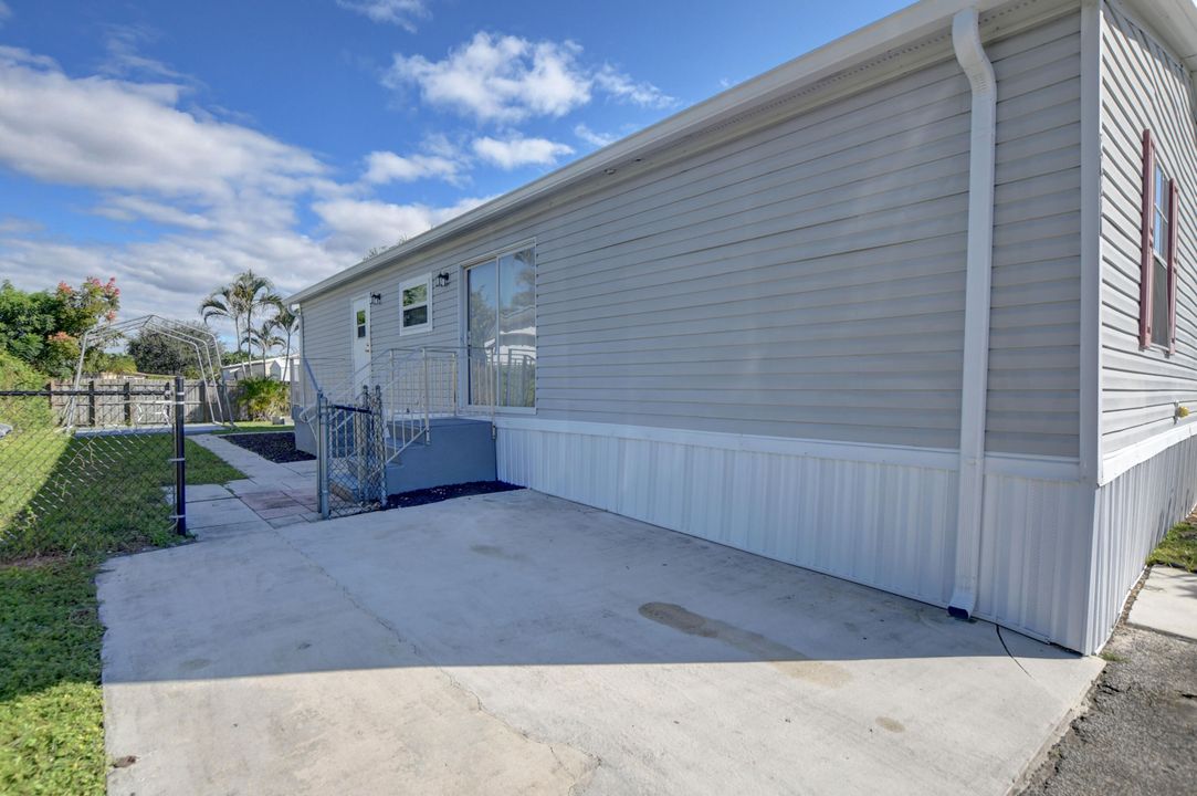 Active With Contract: $2,200 (3 beds, 2 baths, 1152 Square Feet)