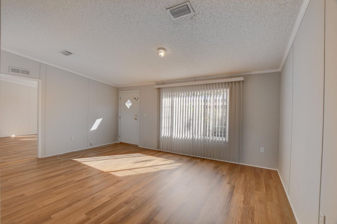 Active With Contract: $2,200 (3 beds, 2 baths, 1152 Square Feet)