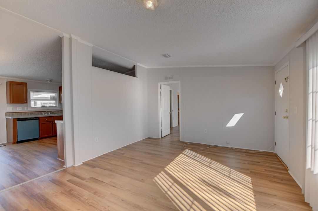 Active With Contract: $2,200 (3 beds, 2 baths, 1152 Square Feet)