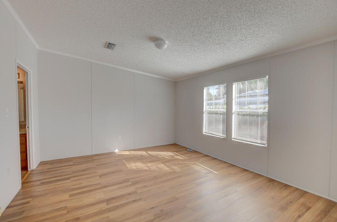 Active With Contract: $2,200 (3 beds, 2 baths, 1152 Square Feet)