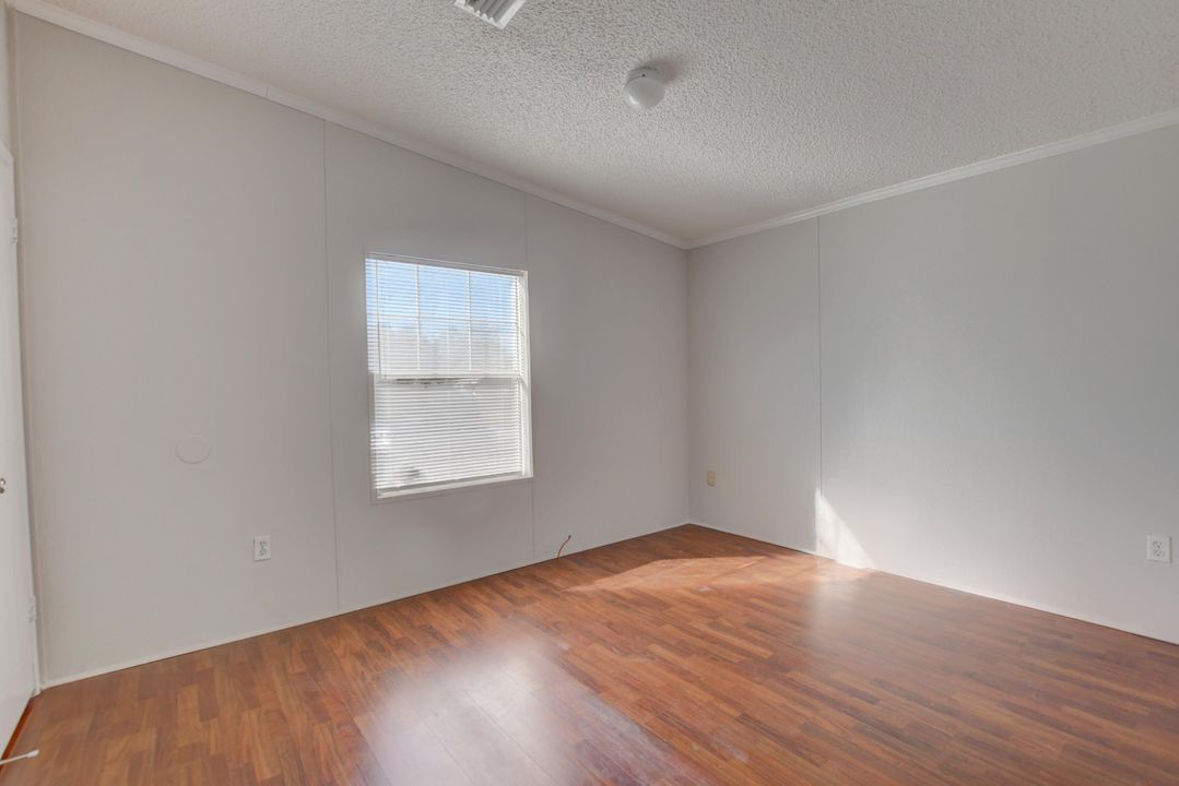 Active With Contract: $2,200 (3 beds, 2 baths, 1152 Square Feet)