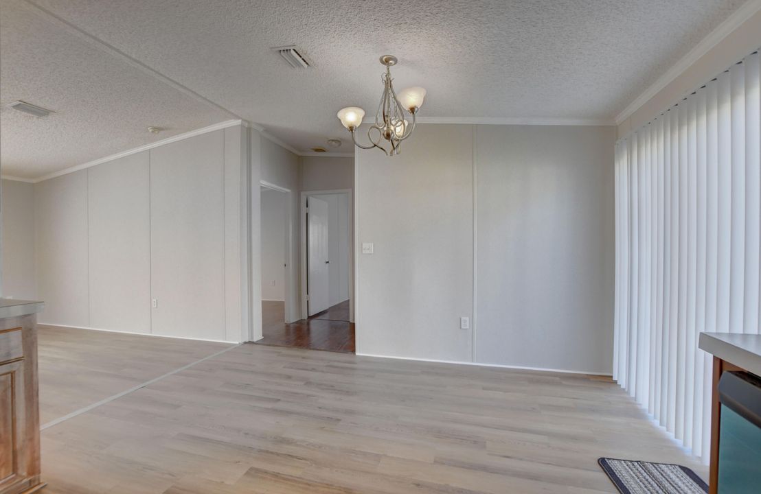 Active With Contract: $2,200 (3 beds, 2 baths, 1152 Square Feet)