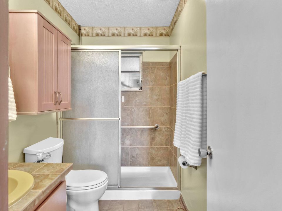 For Sale: $279,900 (2 beds, 1 baths, 1044 Square Feet)