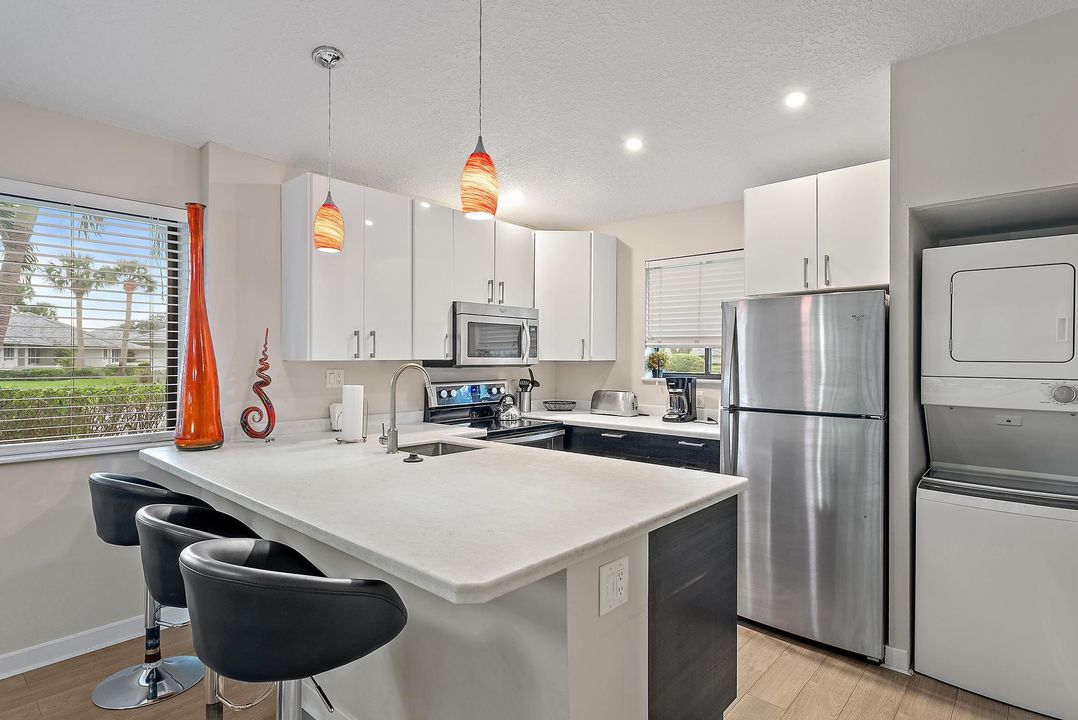 For Sale: $495,000 (2 beds, 2 baths, 1135 Square Feet)